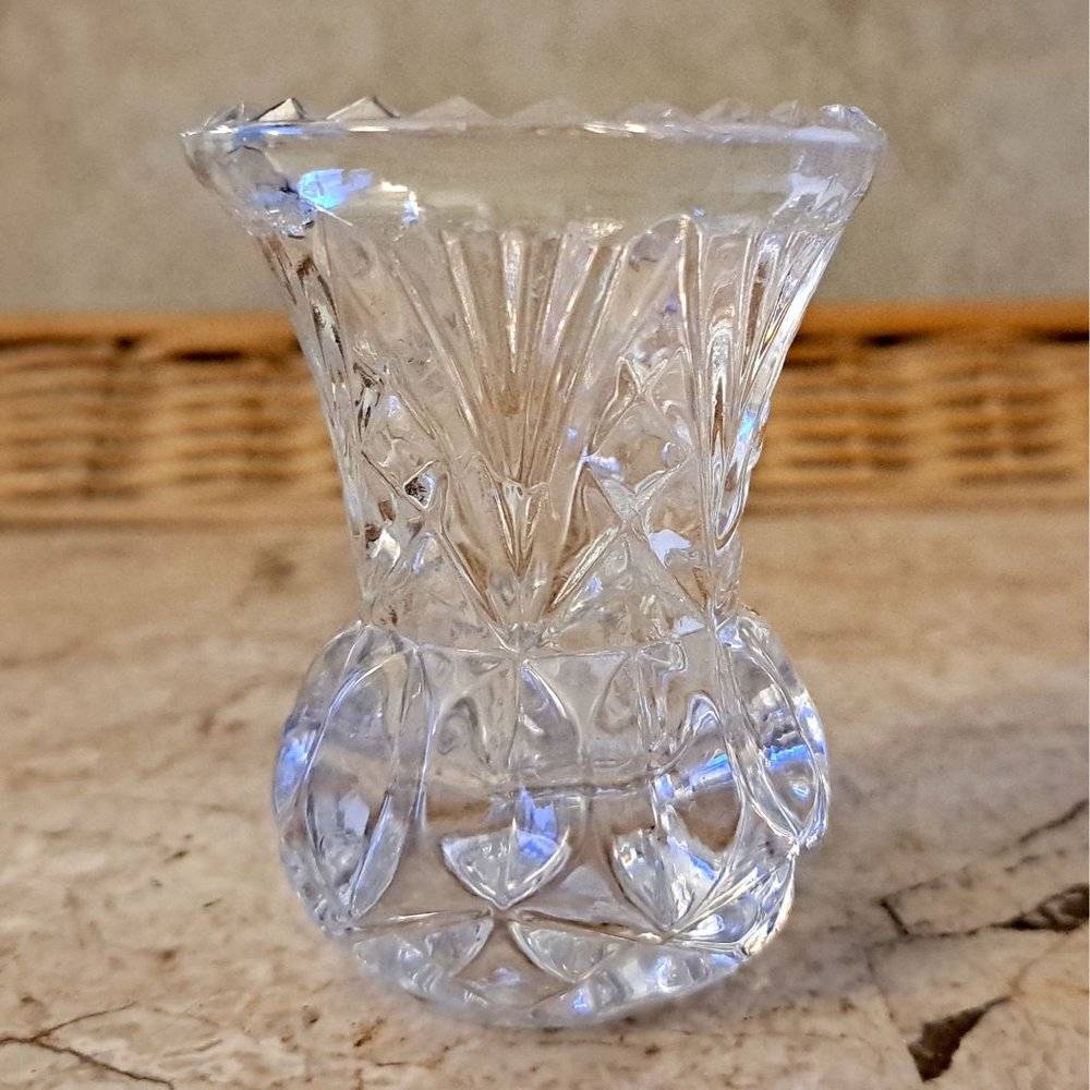 Lenox Collection “Crystal Star” Lead Crystal Sawtooth Miniature Vase